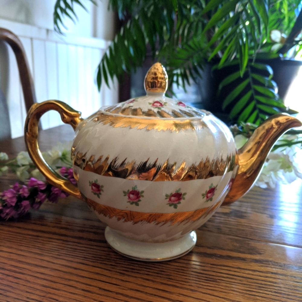 Ellgreave headmaster vintage tea pot.